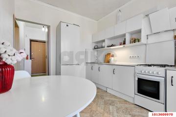 Фото №1: 1-комнатная квартира 43 м² - Берёзовый, мкр. Витаминкомбинат, ул. Целиноградская, 4/2Б