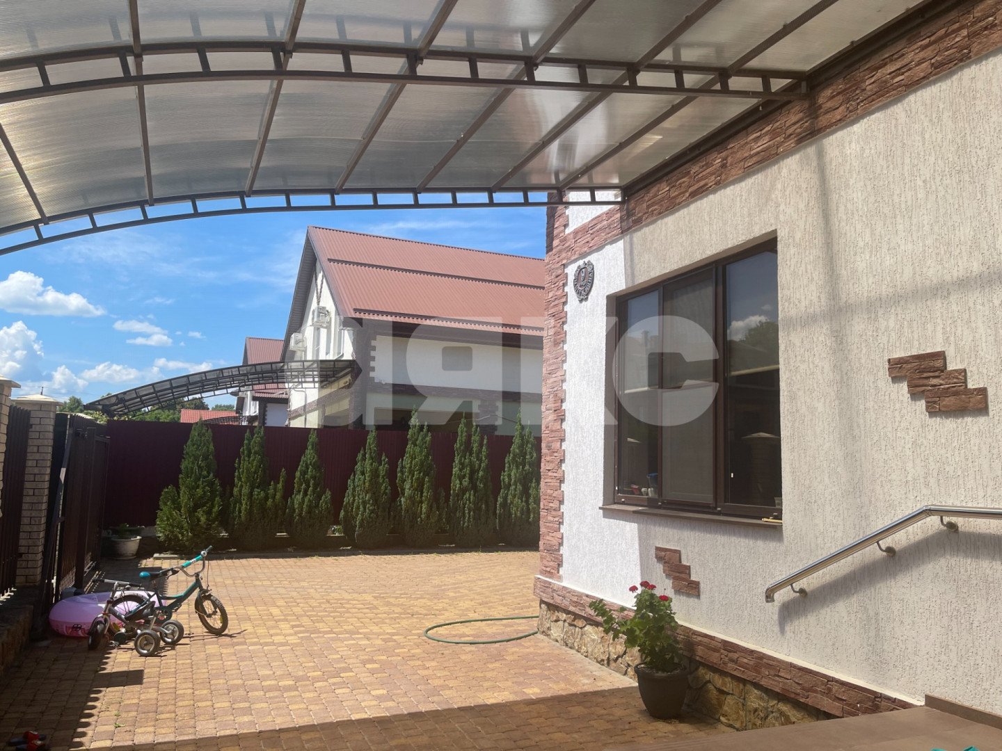 Фото №1: Дом 250 м² + 7 сот. - Горячий Ключ, Развилка, мкр. жилой комплекс Дубрава, ул. Михаила Шалжияна