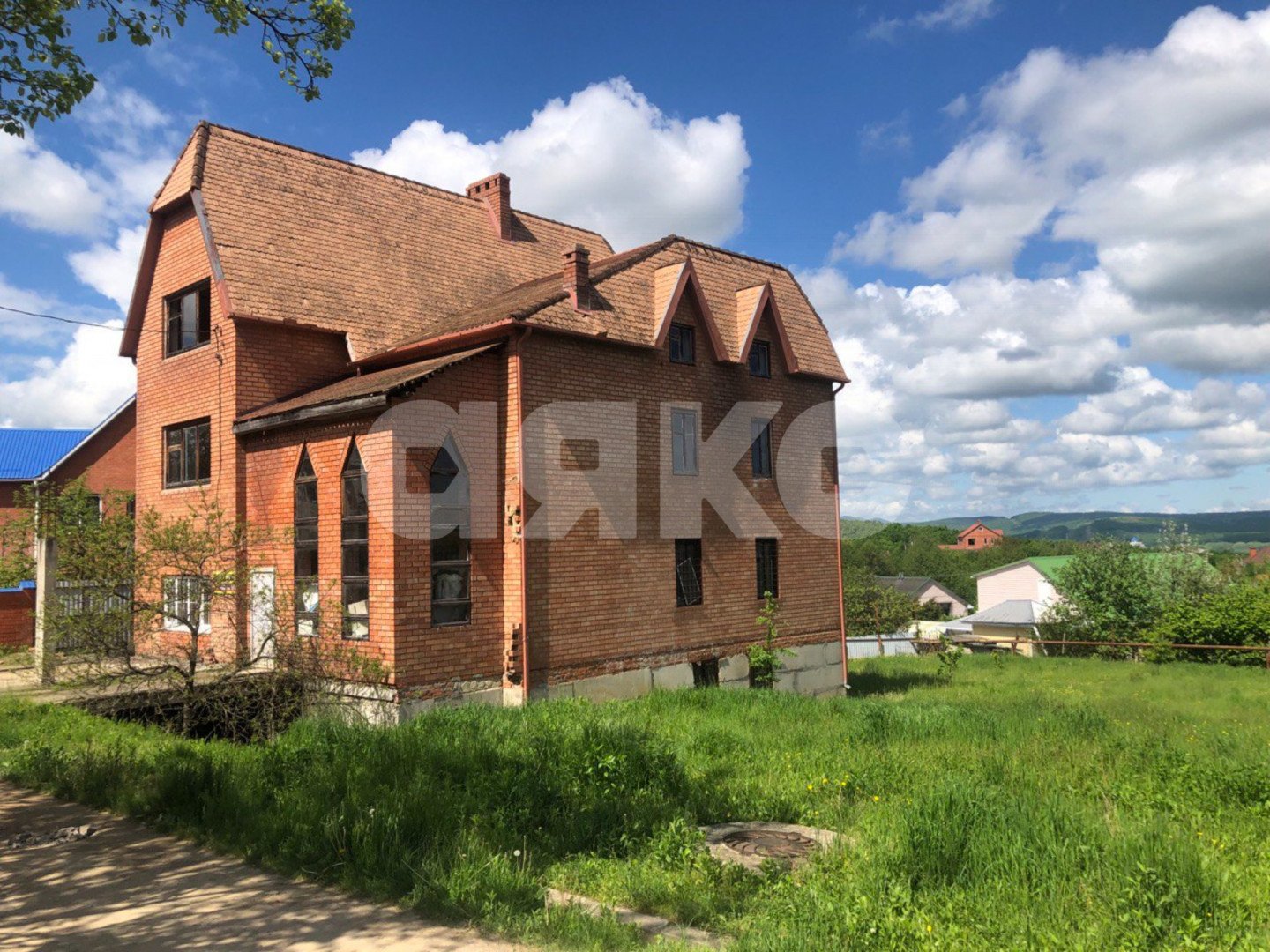 Фото №1: Дом 400 м² + 6 сот. - Горячий Ключ, мкр. Городская Больница, ул. Рубиновая