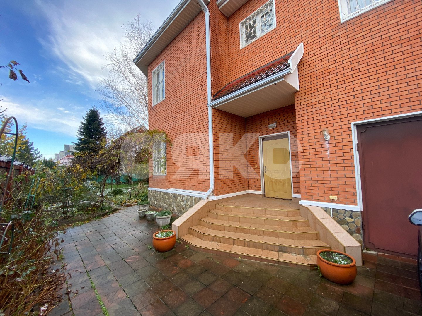 Фото №1: Дом 400 м² + 6 сот. - Горячий Ключ, Городская Больница, мкр. Городская Больница, ул. Воронихина