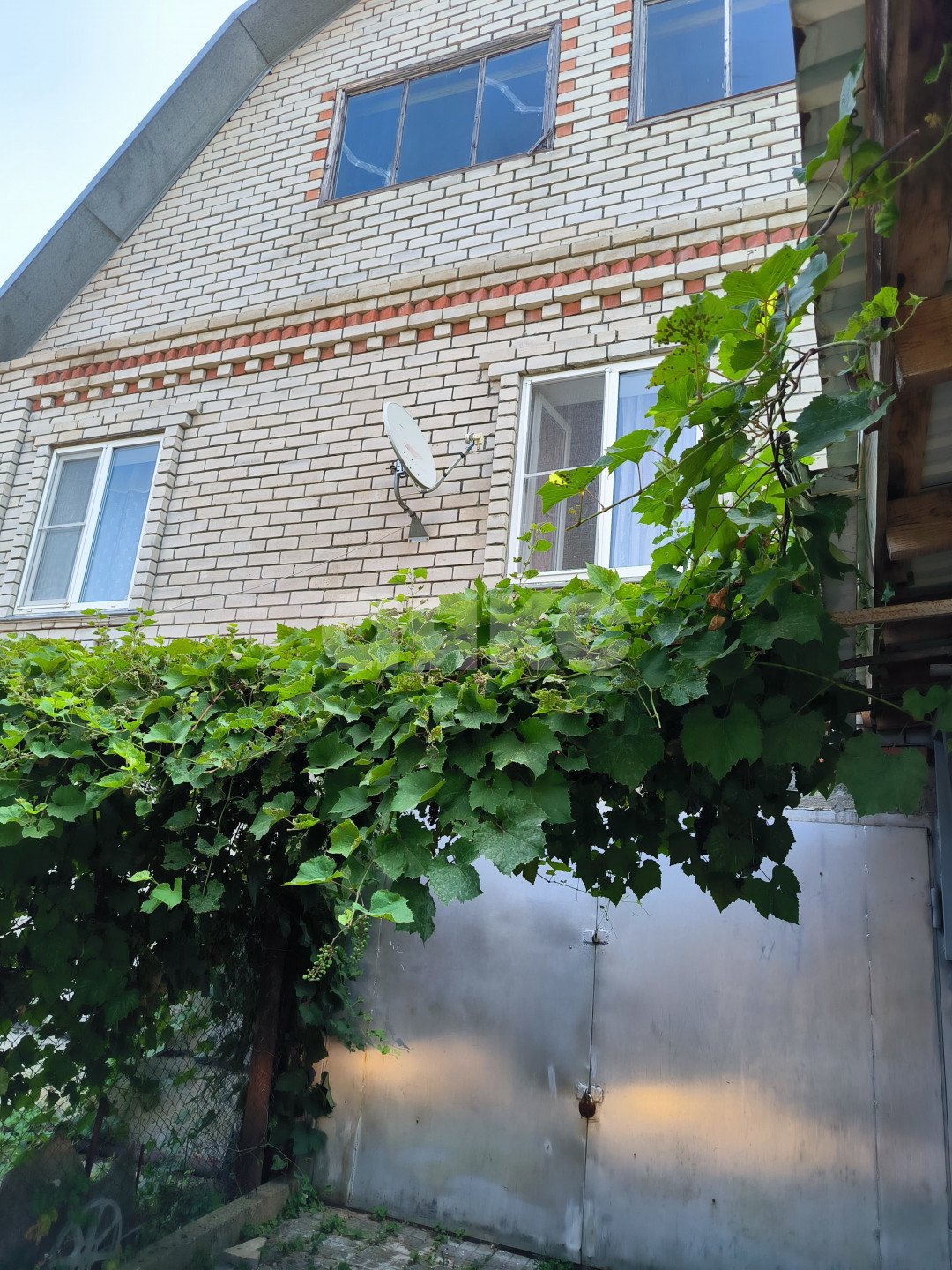 Фото №2: Дом 240 м² + 6 сот. - Горячий Ключ, мкр. Городская Больница, ул. 4-я