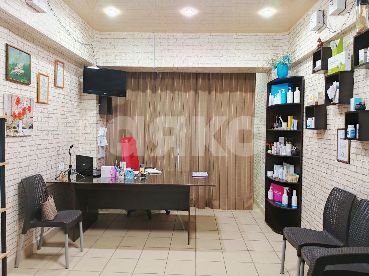 Фото №2: Коммерция 35 м² - Горячий Ключ, Администрация, мкр. Администрация, ул. Ленина, 195Г