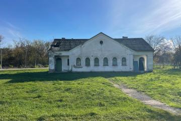 Фото №1: Коммерция 140 м² - Стародеревянковская, п. Сахарного Завода, ул. Кирова, 1