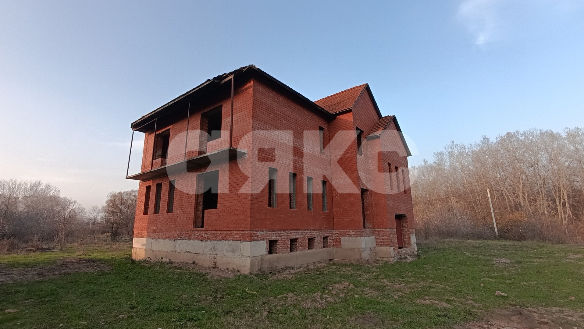 Фото №2: Дом 350 м² + 19.8 сот. - Саратовская, 4-й, мкр. 13-й квартал, 5