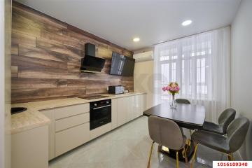 Фото №1: 2-комнатная квартира 68 м² - Краснодар, мкр. Губернский, ул. имени Героя Георгия Бочарникова, 12/1