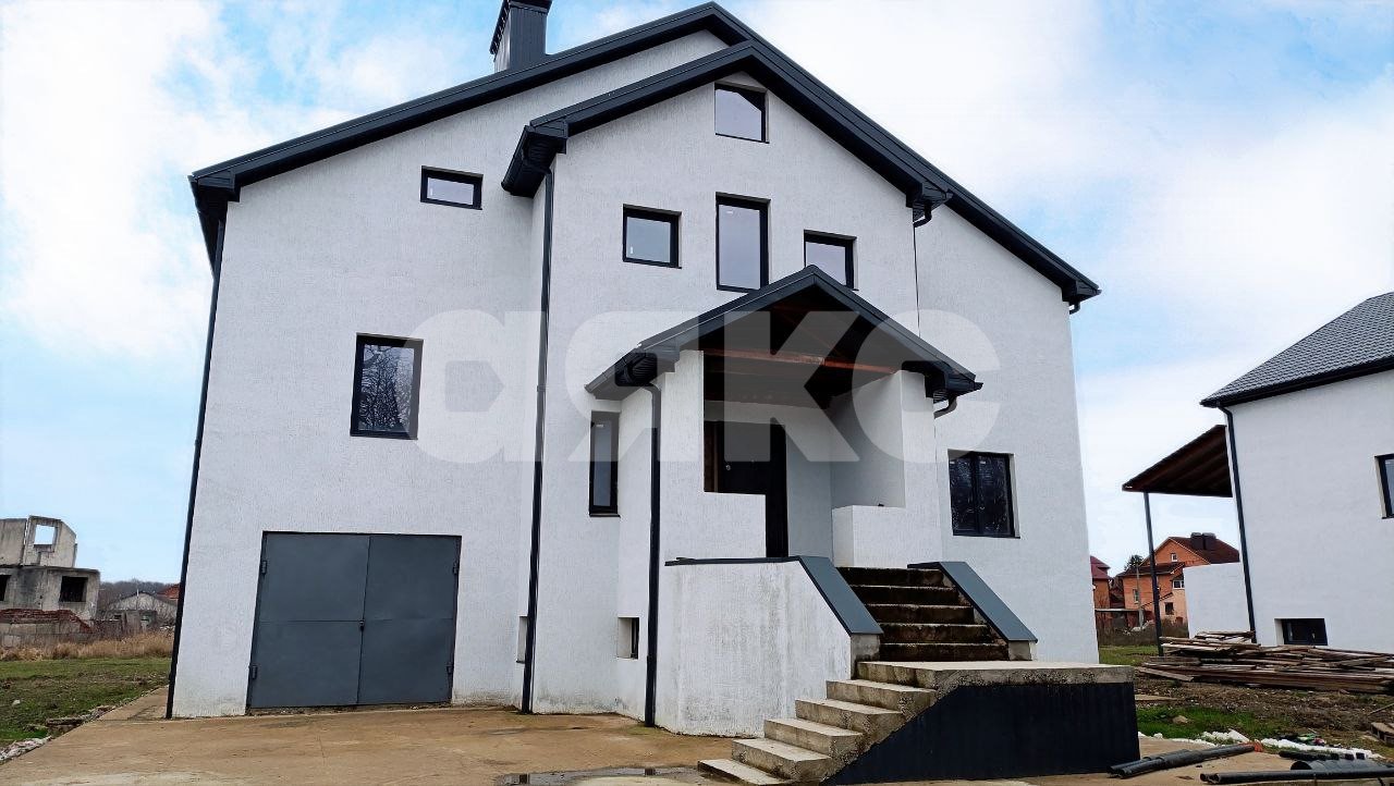 Фото №1: Дом 286 м² + 7.82 сот. - Саратовская, мкр. 4-й, ул. Шоссейная, 179